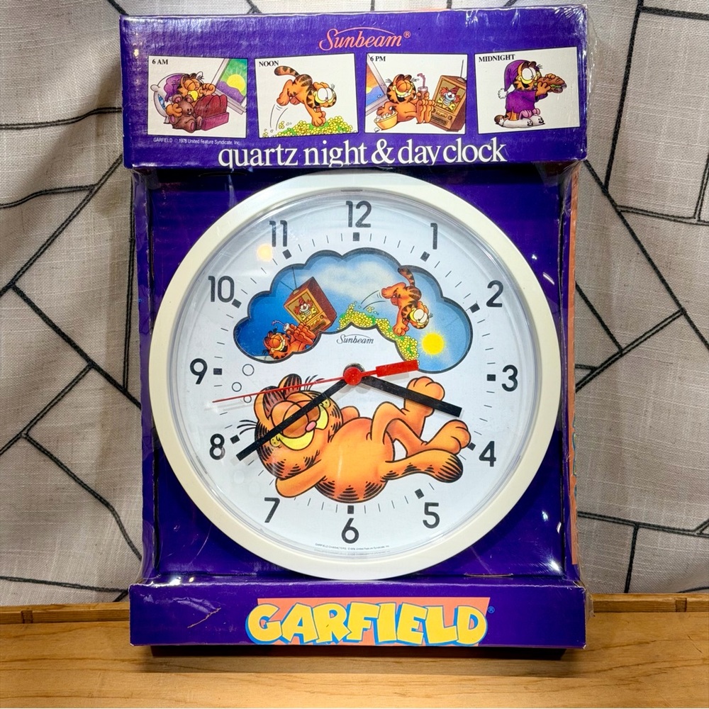Vintage Garfield Sunbeam Quartz Night/Day Analog Wall Clock NOS Sealed UNTESTED‎